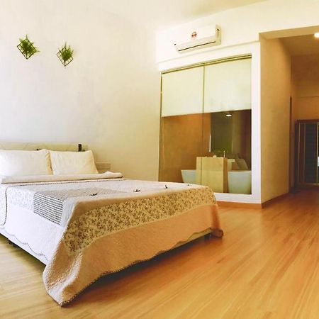 Luxury Seaview Family Suite By Little Cabin George Town Esterno foto